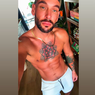 Calvin_Holland_Official