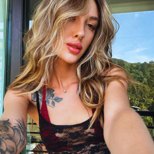 Blonde Hottie 💫 – F2F Creator Titelbild