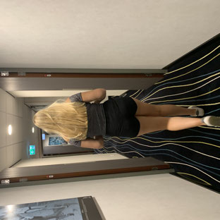 CurvyNoFaceGirl