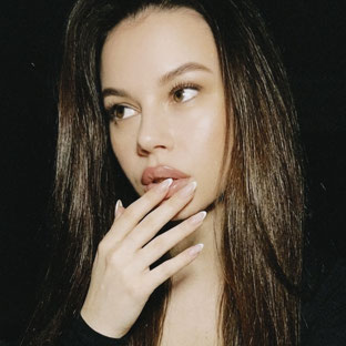 Goddess Lola Findom