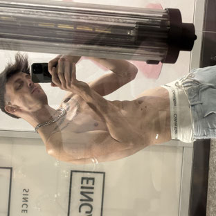 Young XXL Exhib Boy