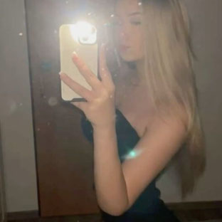 Lizzys feetpage